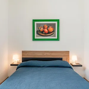 https://catania-central-guest-house-rooms-with-balcony.catania-hotels.net